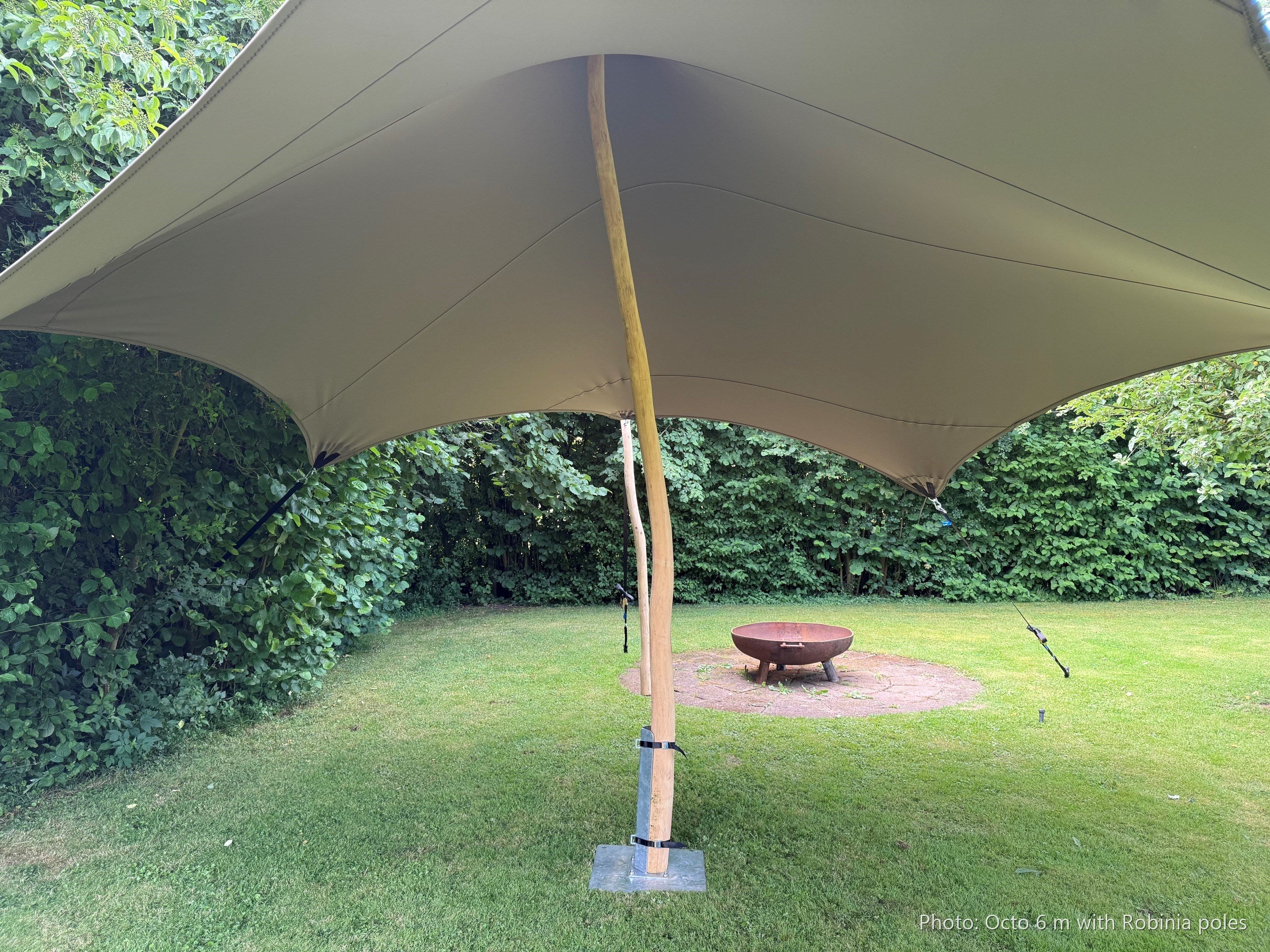 Octo Stretchtent 6 meter - photo of the 6 m tent with Robinia poles
