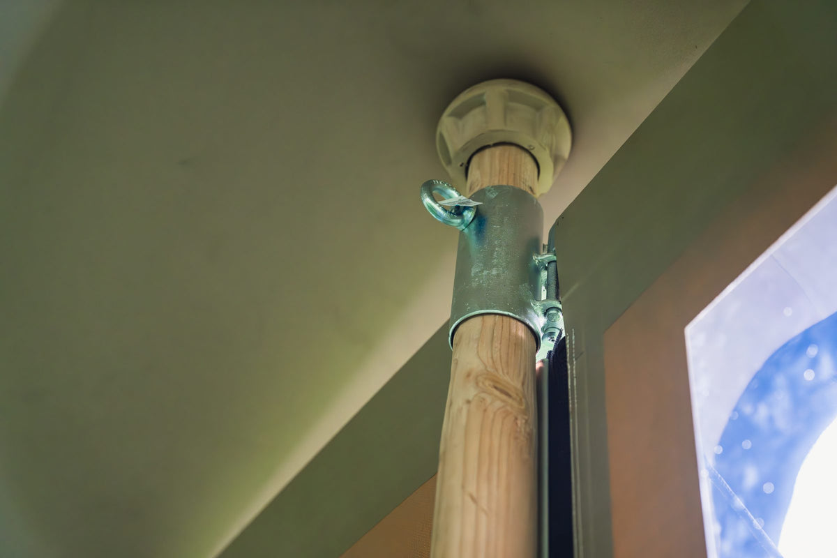 Upper bar fitted to the upright
